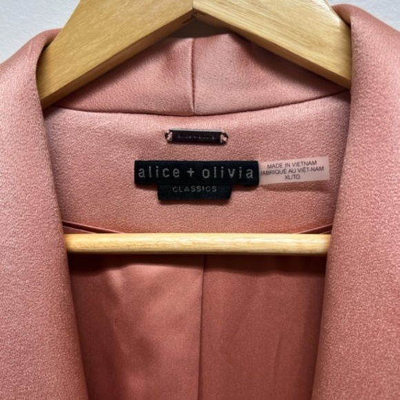 Alice + Olivia Collar Oversized Blazer - Picture 3 of 9